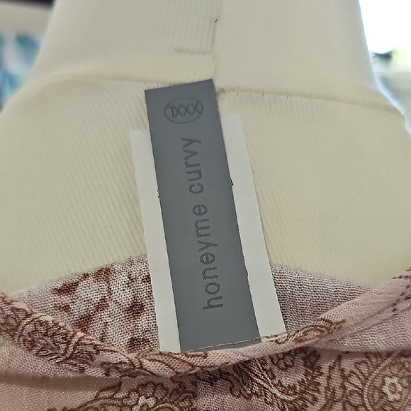 HoneyMe Curvy Elegant Paisley Blouse in Pink and Brown - Picture 6 of 8